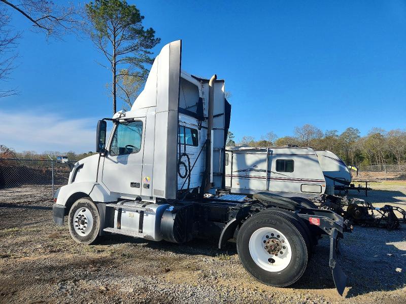 2018 Volvo Vnl მანქანა იყიდება აუქციონზე, vin: 4V4N39TG4JN892501, აუქციონის ნომერი: 46198766