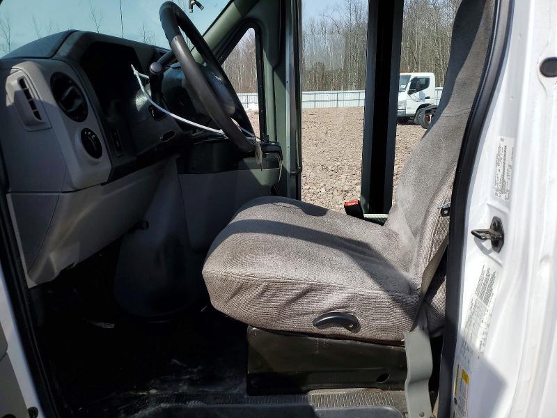 46932466 :رقم المزاد ، 1FDEE3FS1HDC74079 vin ، 2017 Ford Econoline مزاد بيع