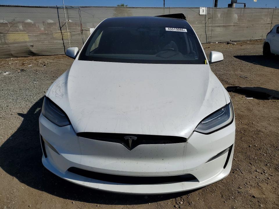 45513086 :رقم المزاد ، 7SAXCDE51NF336981 vin ، 2022 Tesla Model X مزاد بيع