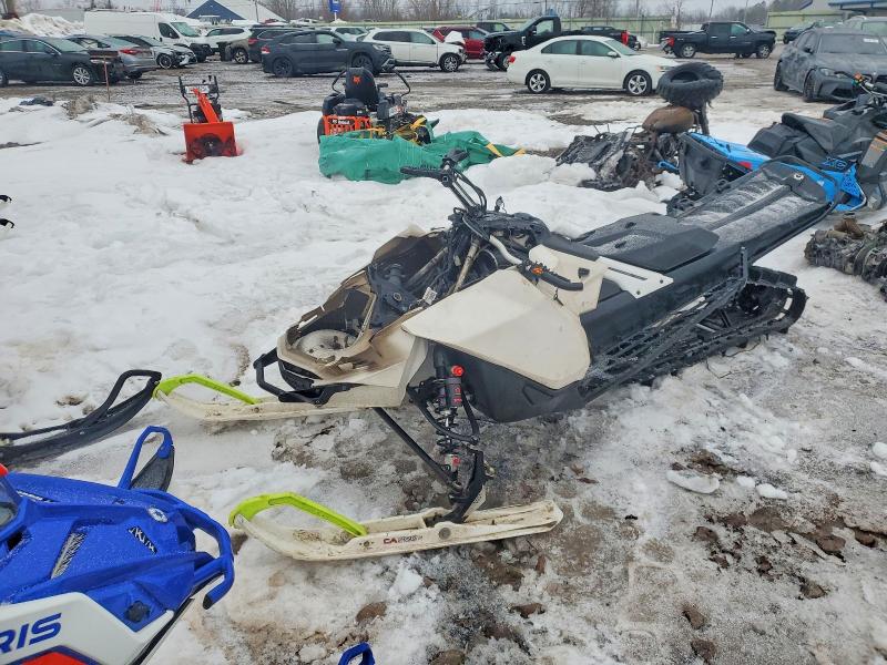 79561595 :رقم المزاد ، 2BPSVHJF8JV000015 vin ، 2018 Ski Doo Freeride 154 S-38 85 مزاد بيع