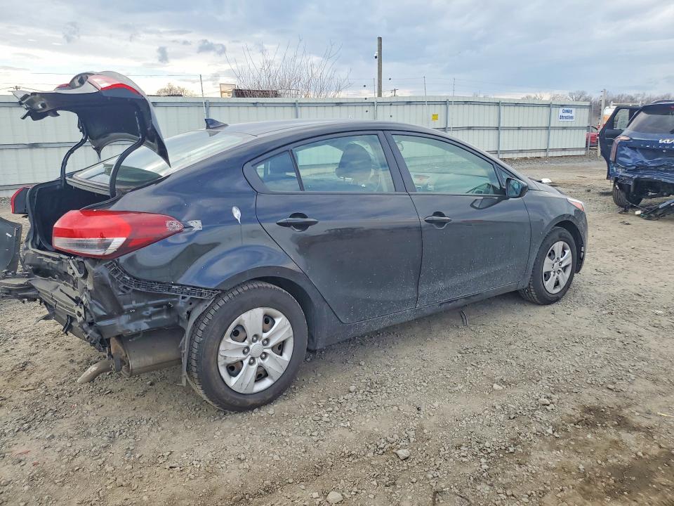 45801776 :رقم المزاد ، 3KPFK4A77JE272786 vin ، 2018 Kia Forte مزاد بيع