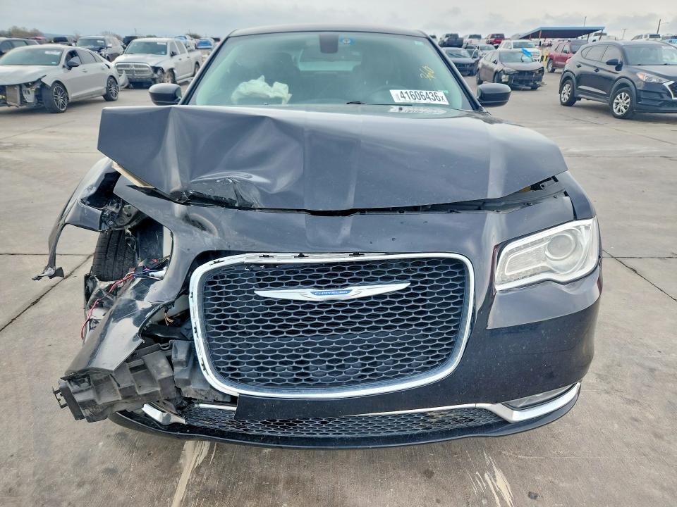 41606436 :رقم المزاد ، 2C3CCARG2JH235026 vin ، 2018 Chrysler 300 مزاد بيع