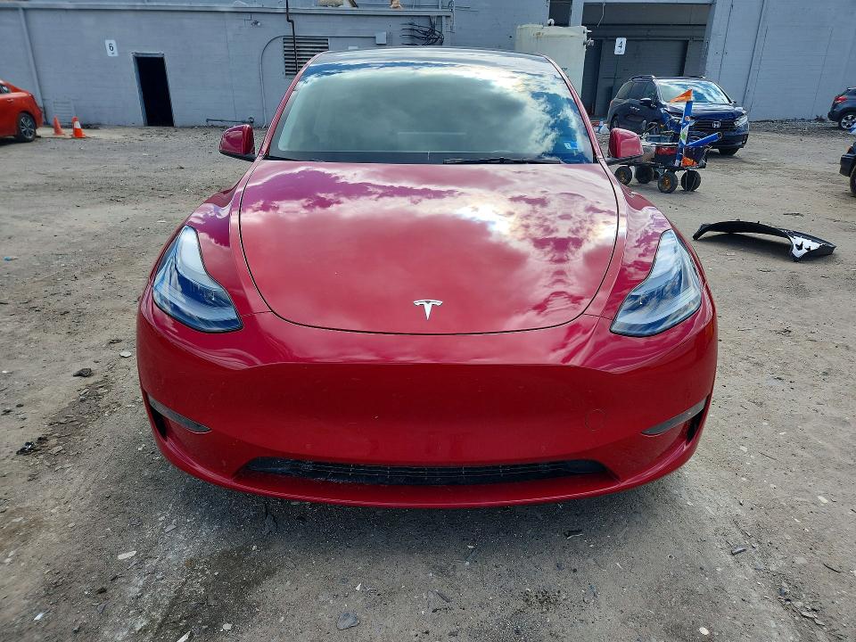 46188956 :رقم المزاد ، 7SAYGDEF8NF327776 vin ، 2022 Tesla Model Y مزاد بيع