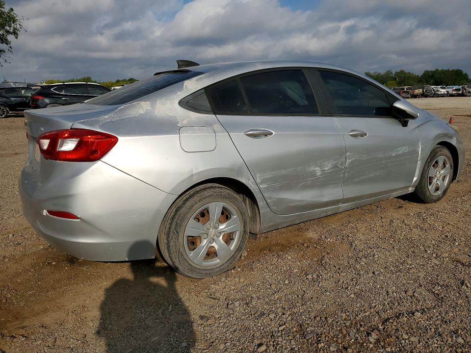 47786246 :رقم المزاد ، 1G1BC5SMXJ7111587 vin ، 2018 Chevrolet Cruze مزاد بيع