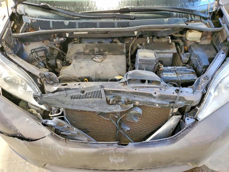 79624065 :رقم المزاد ، 5TDJK3DC3BS022630 vin ، 2011 Toyota Sienna مزاد بيع