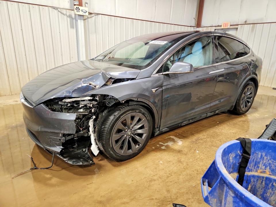 46613306 :رقم المزاد ، 5YJXCDE26JF132416 vin ، 2018 Tesla Model X مزاد بيع