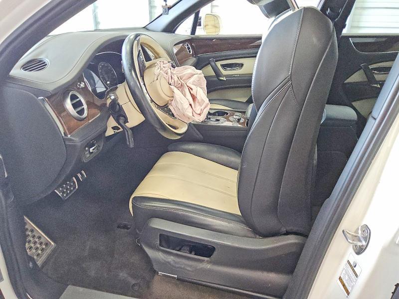 2017 Bently Bentayga მანქანა იყიდება აუქციონზე, vin: SJAAC2ZV8HC015170, აუქციონის ნომერი: 49638436