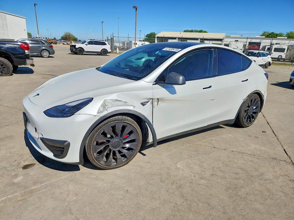 47438416 :رقم المزاد ، 7SAYGDEFXPF806154 vin ، 2023 Tesla Model Y مزاد بيع