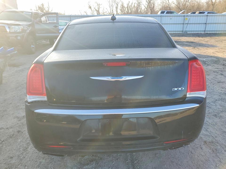 45627276 :رقم المزاد ، 2C3CCAAG4JH191414 vin ، 2018 Chrysler 300 مزاد بيع