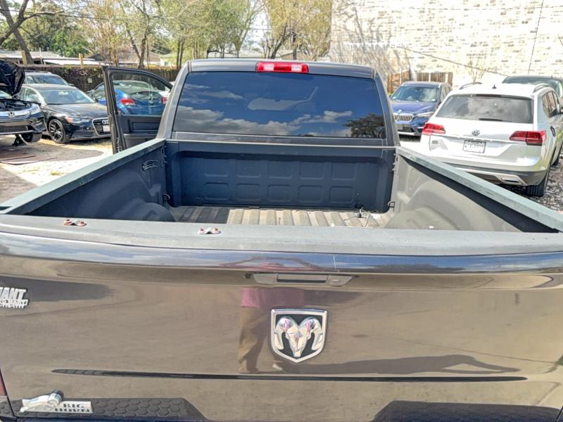 41747526 :رقم المزاد ، 3C6UR4CJ4JG215145 vin ، 2018 Ram 2500 مزاد بيع