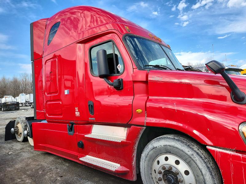 Продаж на аукціоні авто 2018 Freightliner Cascadia 125, vin: 1FUJGLDR7JLJL4720, номер лоту: 79421775