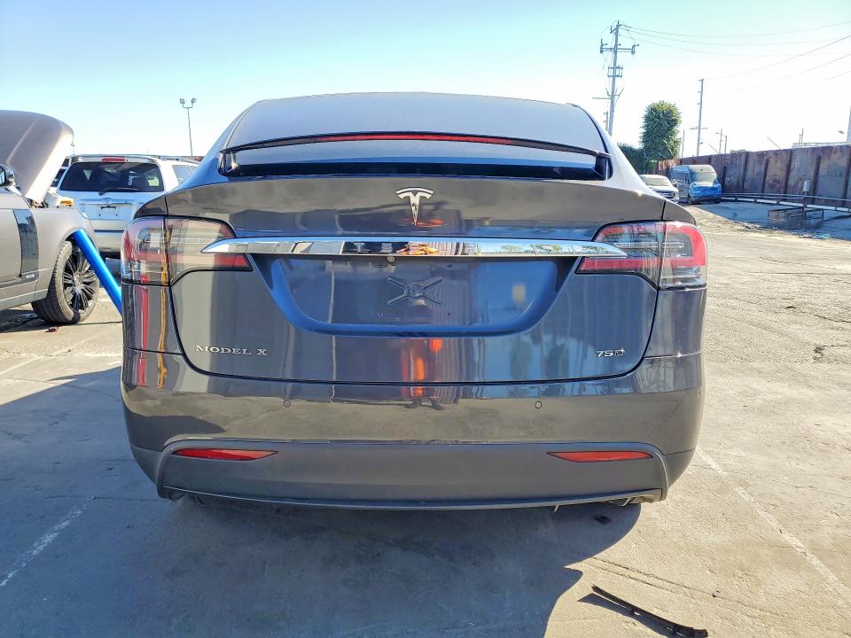Продажа на аукционе авто 2017 Tesla Model X, vin: 5YJXCAE25HF038102, номер лота: 47119096