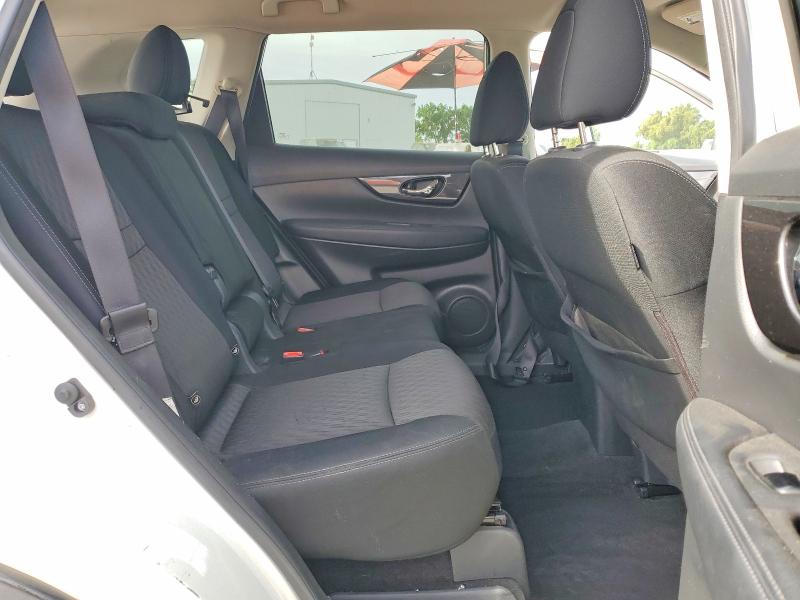 47697546 :رقم المزاد ، KNMAT2MV5HP581379 vin ، 2017 Nissan Rogue مزاد بيع