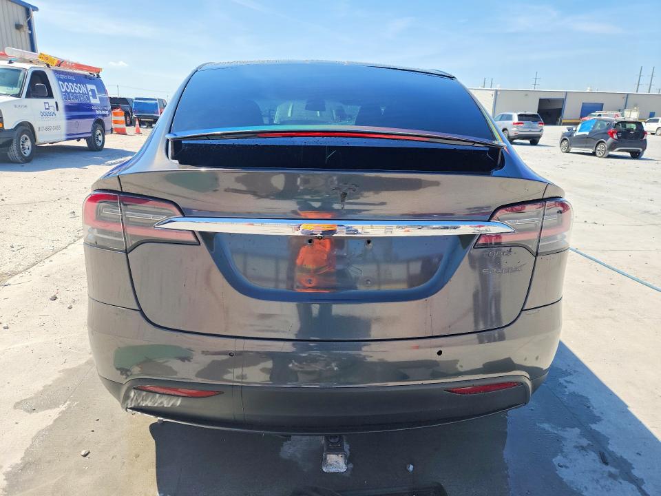 48122326 :رقم المزاد ، 5YJXCBE23JF090047 vin ، 2018 Tesla Model X مزاد بيع