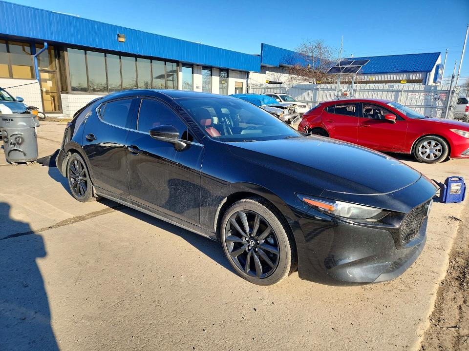 2021 Mazda 3 მანქანა იყიდება აუქციონზე, vin: JM1BPBML5M1348932, აუქციონის ნომერი: 41957066