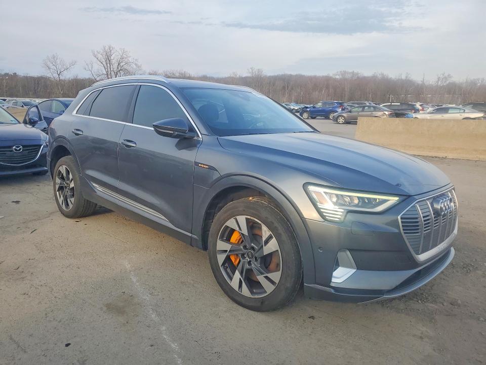 Продажа на аукционе авто 2019 Audi E-tron, vin: WA1VAAGE2KB005762, номер лота: 47081946