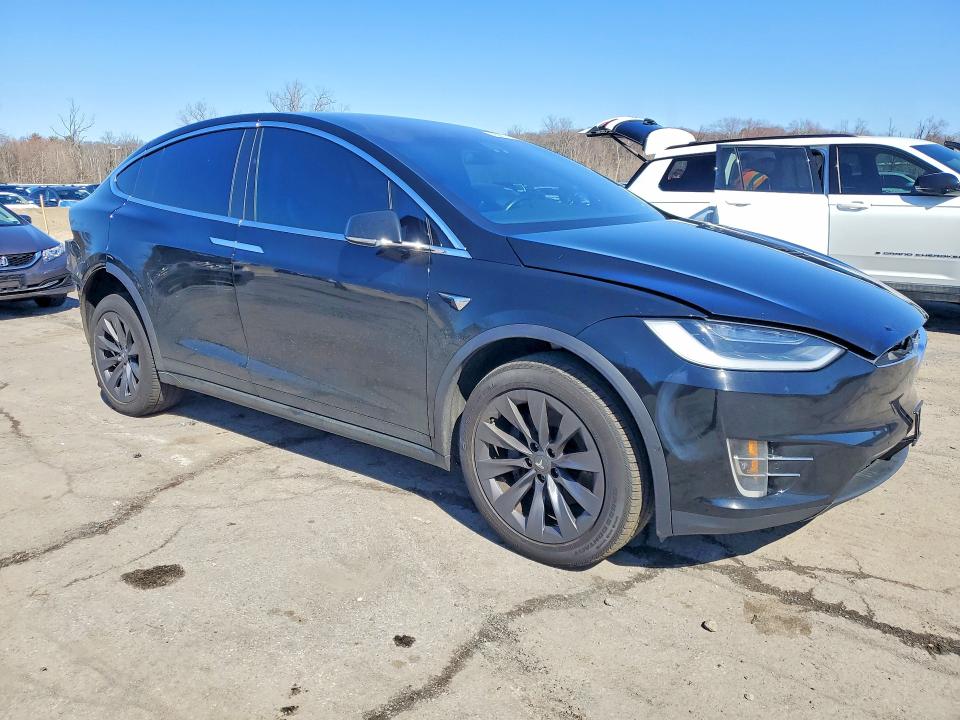 46997126 :رقم المزاد ، 5YJXCBE27KF163048 vin ، 2019 Tesla Model X مزاد بيع