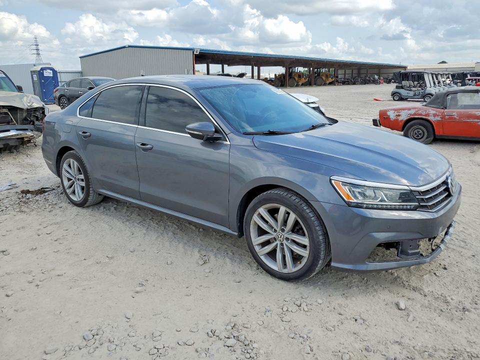 48265226 :رقم المزاد ، 1VWBA7A34JC007294 vin ، 2018 Volkswagen Passat مزاد بيع