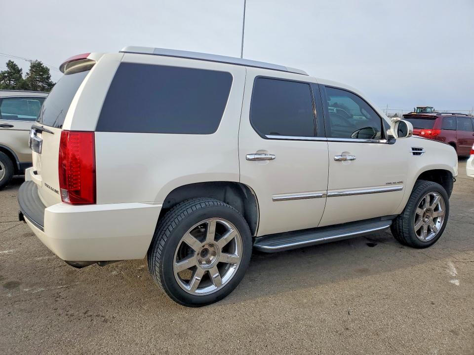 Продажа на аукционе авто 2011 Cadillac Escalade, vin: 1GYS4BEFXBR321560, номер лота: 46525446