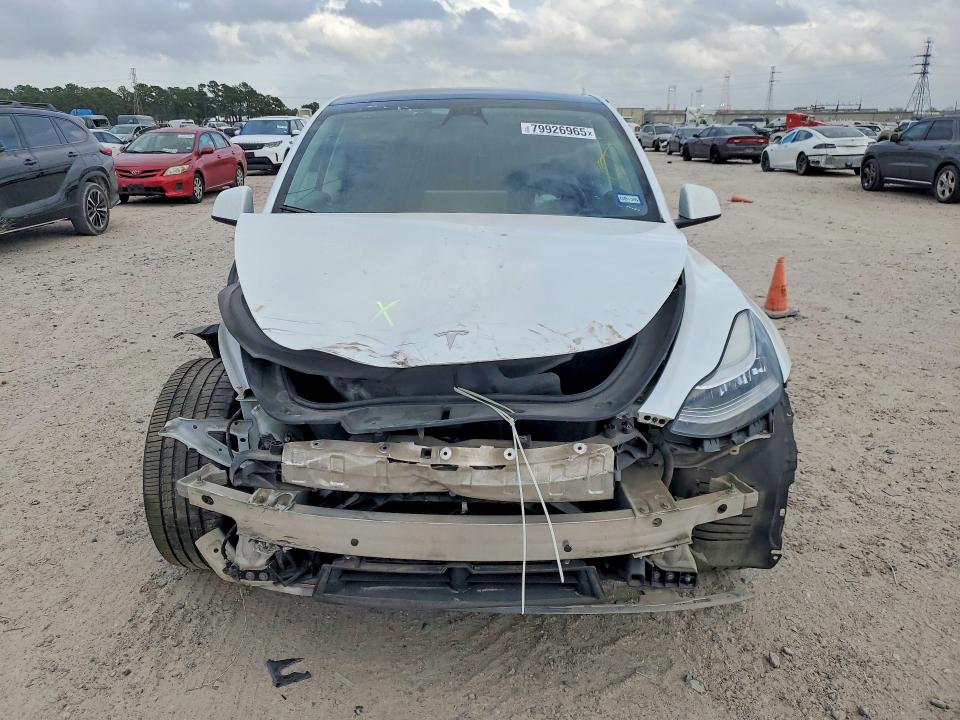 2022 Tesla Model Y მანქანა იყიდება აუქციონზე, vin: 7SAYGDEE8NA010875, აუქციონის ნომერი: 79926965