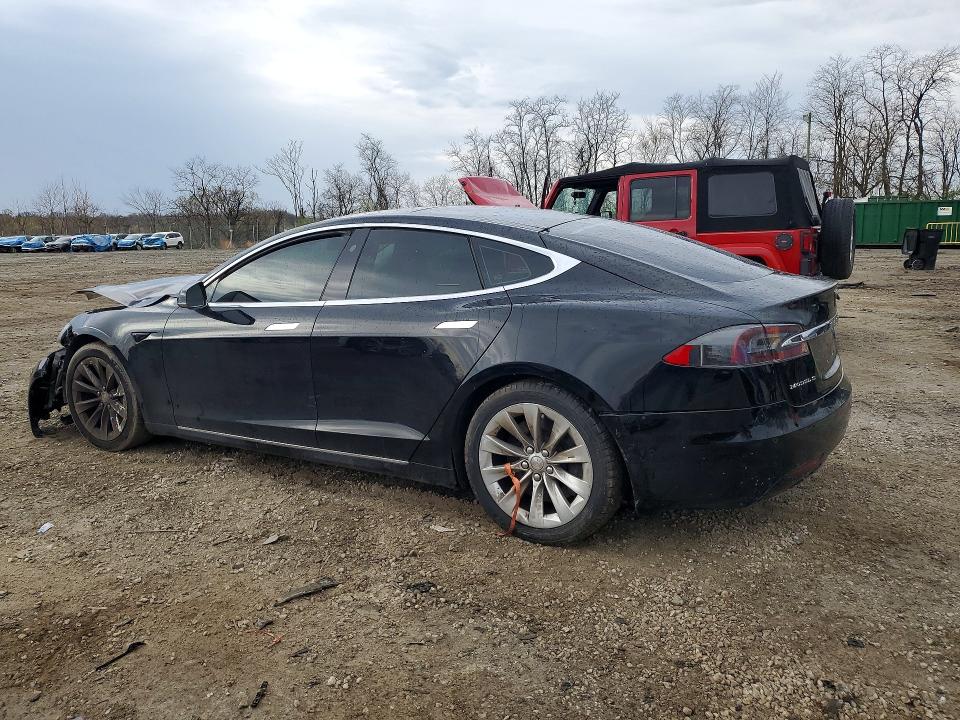 47944856 :رقم المزاد ، 5YJSA1E28HF190598 vin ، 2017 Tesla Model S مزاد بيع