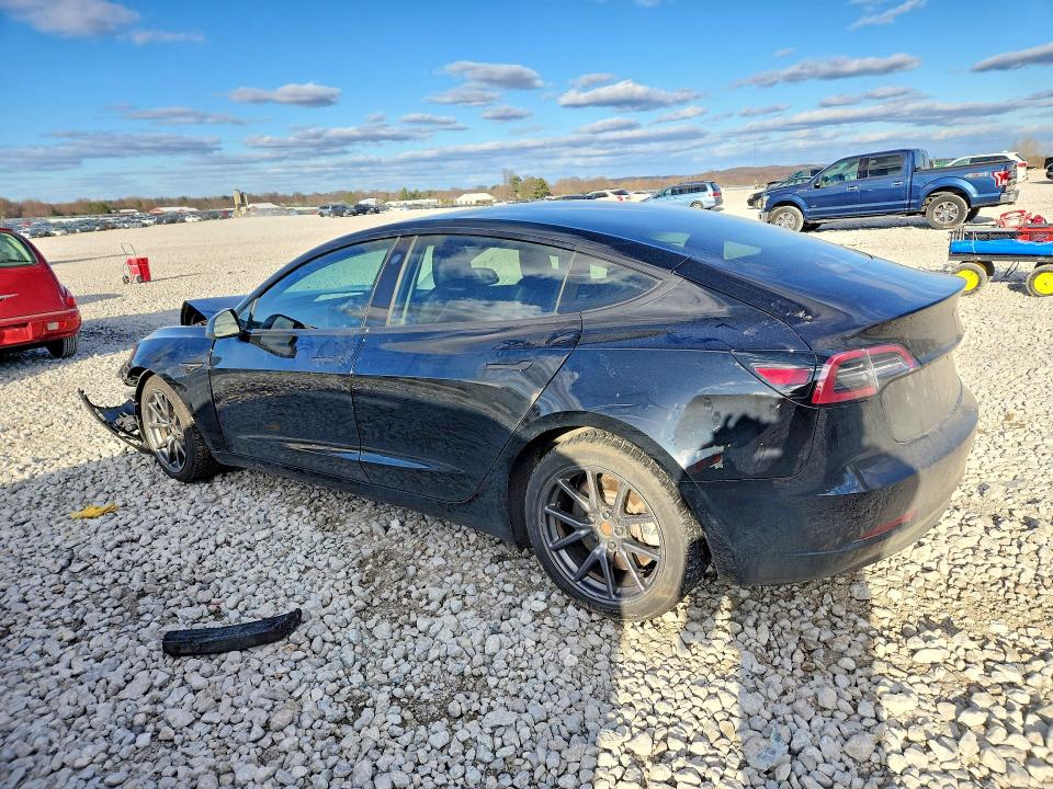 46987636 :رقم المزاد ، 5YJ3E1EB8JF103328 vin ، 2018 Tesla Model 3 مزاد بيع