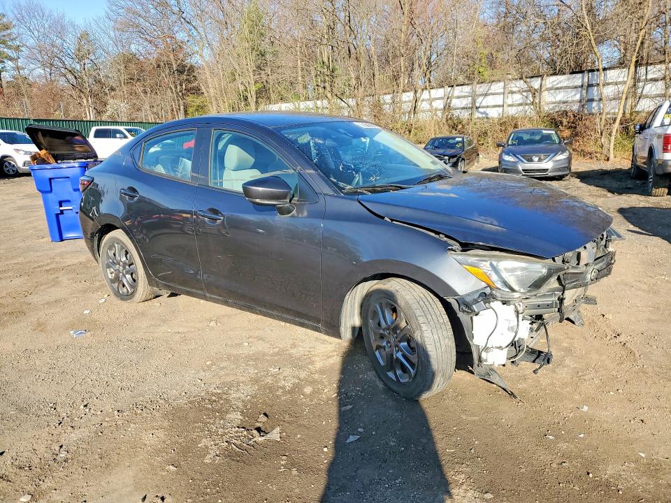 79717175 :رقم المزاد ، 3MYDLBYV4KY512472 vin ، 2019 Toyota Yaris مزاد بيع