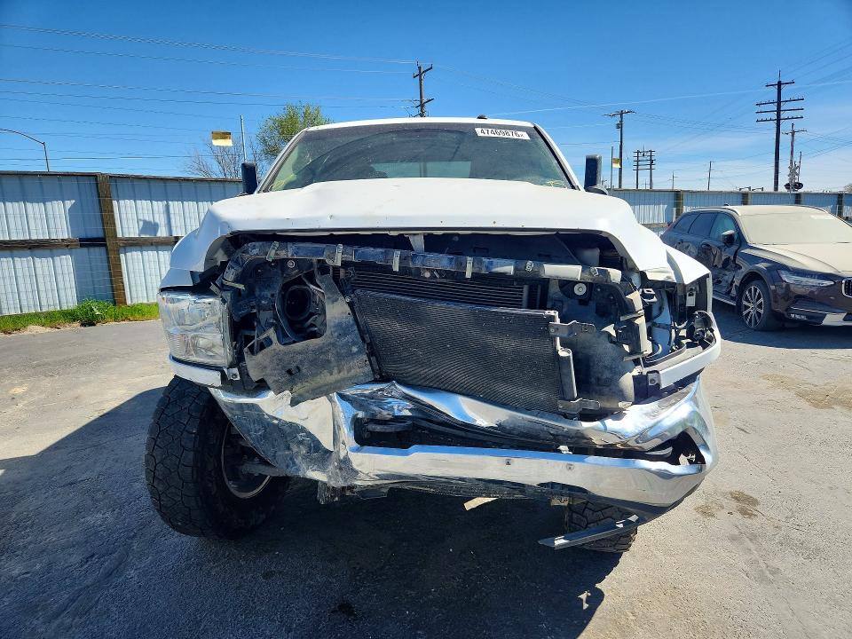 47469876 :رقم المزاد ، 3C6UR5HLXHG663173 vin ، 2017 Ram 2500 مزاد بيع