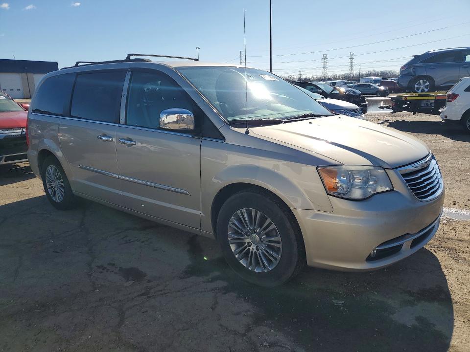 41728256 :رقم المزاد ، 2C4RC1CG3DR534652 vin ، 2013 Chrysler Town & Country مزاد بيع