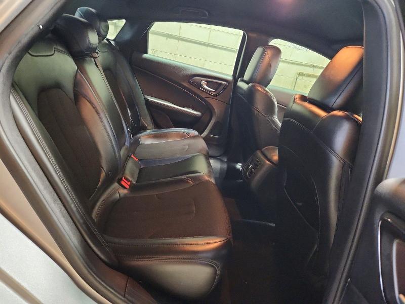 46281016 :رقم المزاد ، 1C3CCCBG7FN505808 vin ، 2015 Chrysler 200 مزاد بيع