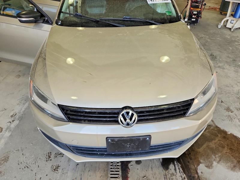 47757806 :رقم المزاد ، 3VWD17AJ0EM295472 vin ، 2014 Volkswagen Jetta مزاد بيع