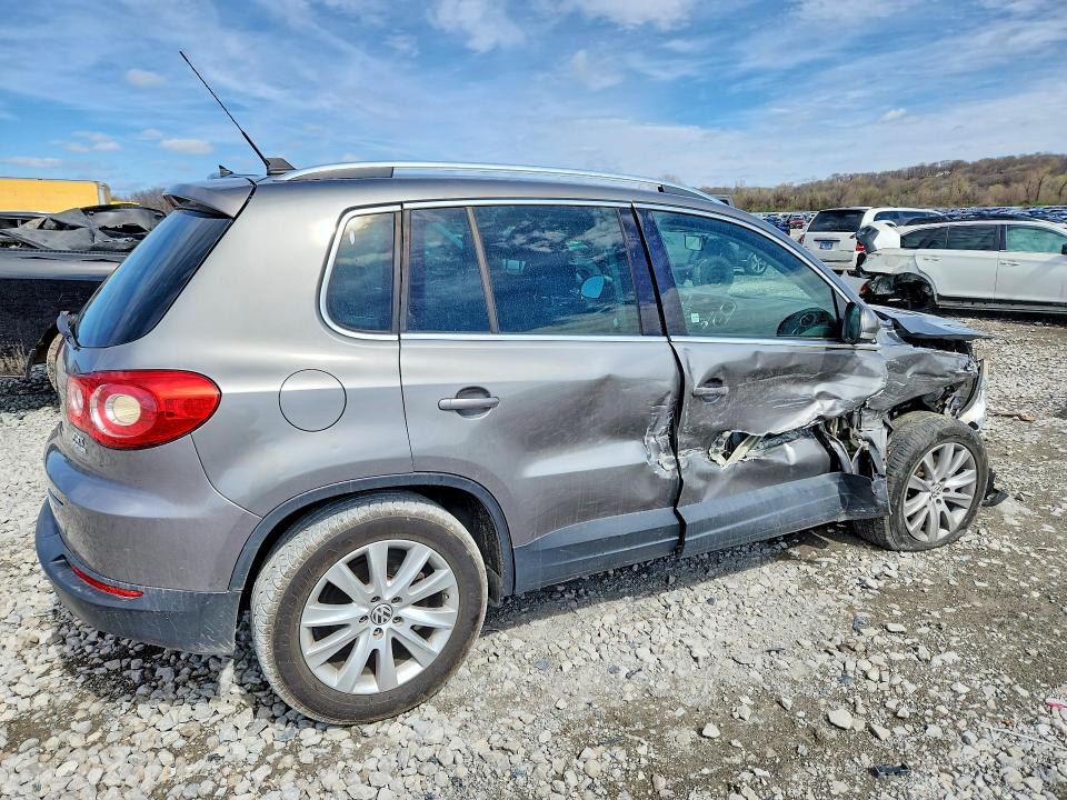 47627646 :رقم المزاد ، WVGBV75NX9W520977 vin ، 2009 Volkswagen Tiguan مزاد بيع