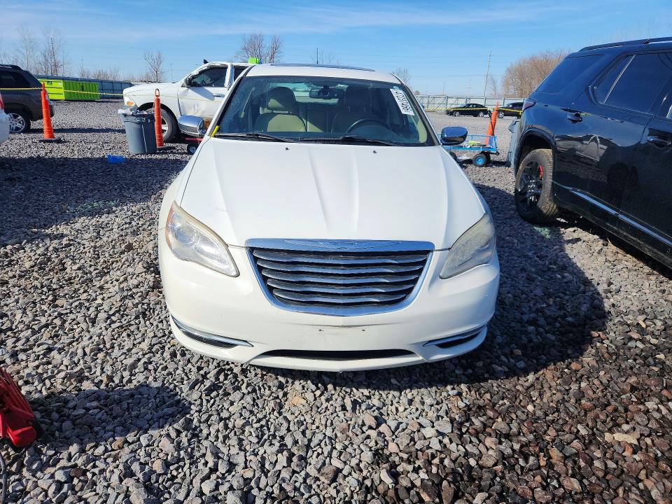 47237466 :رقم المزاد ، 1C3BC2FG2BN505791 vin ، 2011 Chrysler 200 مزاد بيع