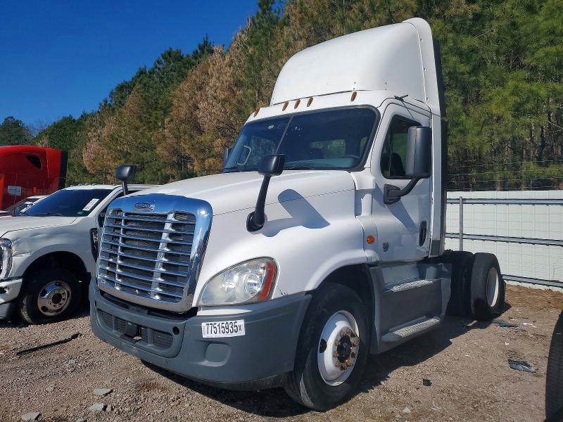 2016 Freightliner Cascadia 1 მანქანა იყიდება აუქციონზე, vin: 1FUBGEDV3GLHC5647, აუქციონის ნომერი: 77515935