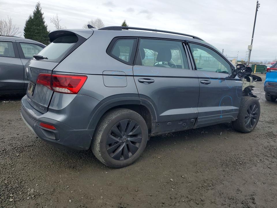 41661586 :رقم المزاد ، 3VVMX7B22NM065054 vin ، 2022 Volkswagen Taos مزاد بيع