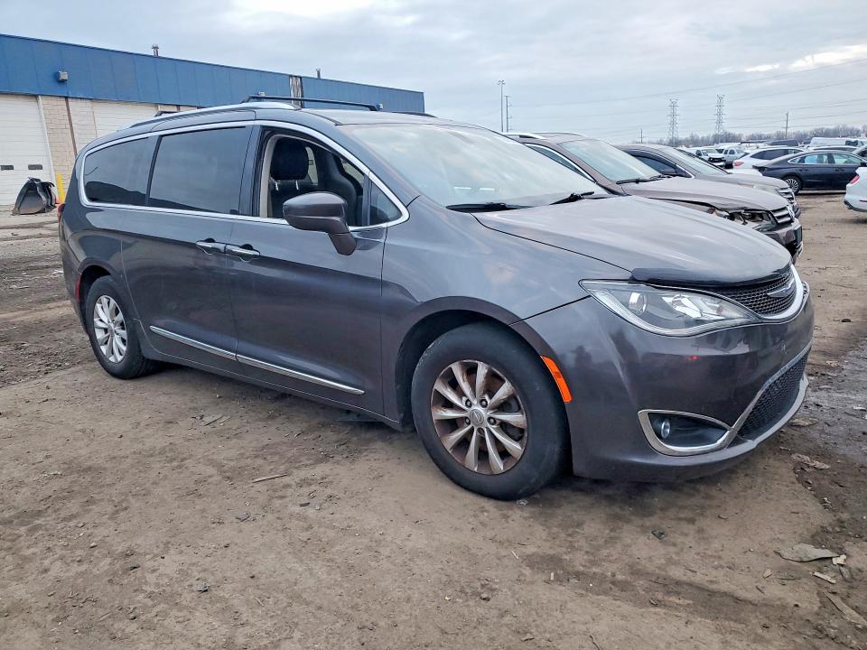 46478766 :رقم المزاد ، 2C4RC1EG7JR289542 vin ، 2018 Chrysler Pacifica مزاد بيع