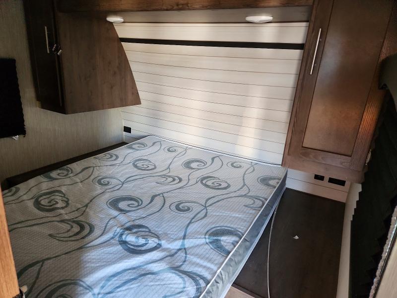 Продажа на аукционе авто 2019 Keystone Crossroads 32fb, vin: 4YDT32S2XK6361165, номер лота: 77212925