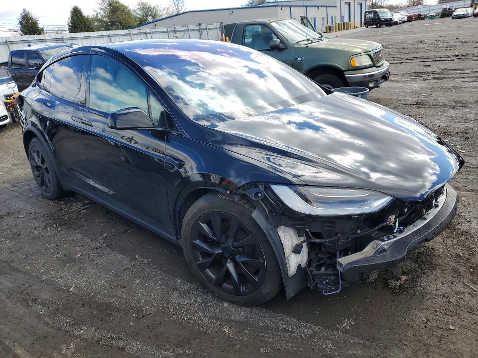 46017366 :رقم المزاد ، 7SAXCBE54NF361460 vin ، 2022 Tesla Model X مزاد بيع