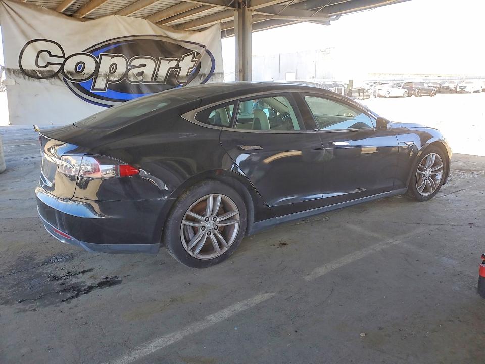 Продажа на аукционе авто 2013 Tesla Model S, vin: 5YJSA1AC1DFP10729, номер лота: 42006386