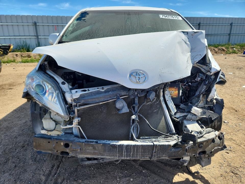 79477615 :رقم المزاد ، 5TDKK3DC8FS594982 vin ، 2015 Toyota Sienna مزاد بيع