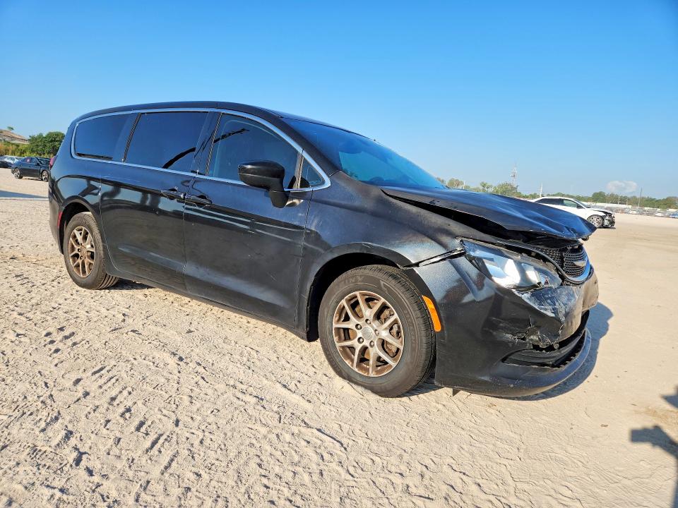 47798316 :رقم المزاد ، 2C4RC1CG4HR553720 vin ، 2017 Chrysler Pacifica مزاد بيع