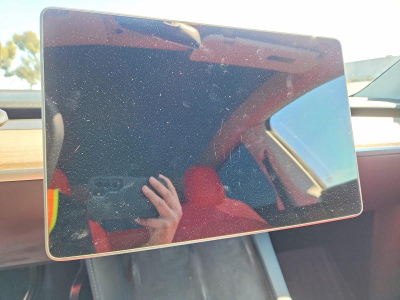 41604876 :رقم المزاد ، 7SAYGDEE8NF552559 vin ، 2022 Tesla Y مزاد بيع