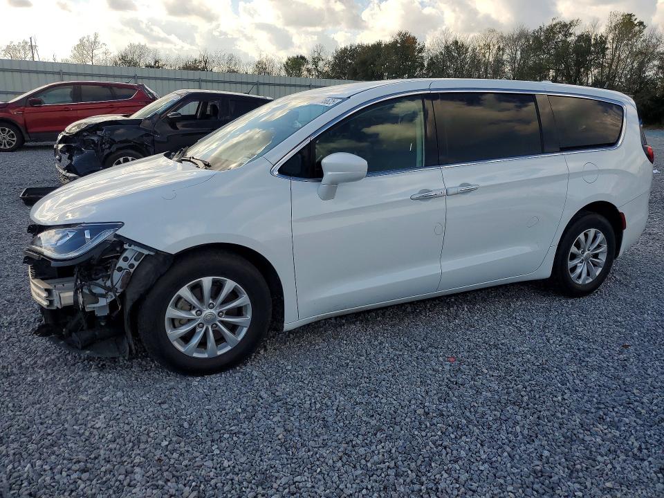 Продажа на аукционе авто 2018 Chrysler Pacifica, vin: 2C4RC1FG4JR279873, номер лота: 79716625