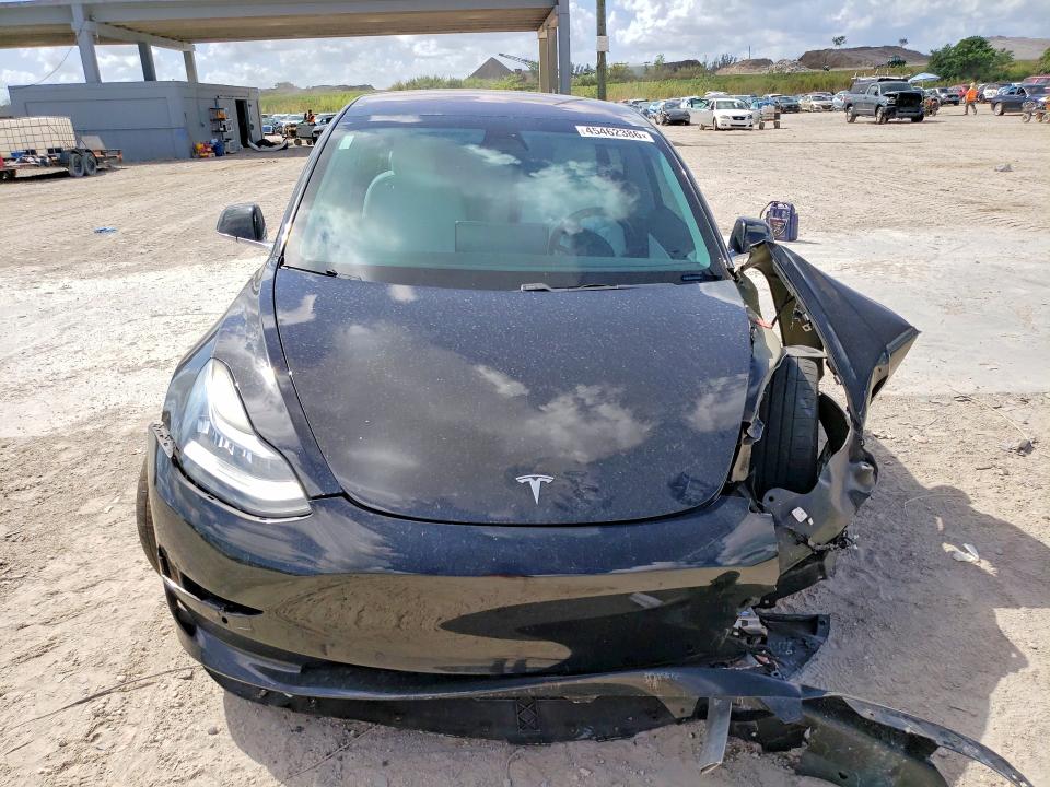 45462386 :رقم المزاد ، 5YJ3E1EA4JF171312 vin ، 2018 Tesla Model 3 مزاد بيع