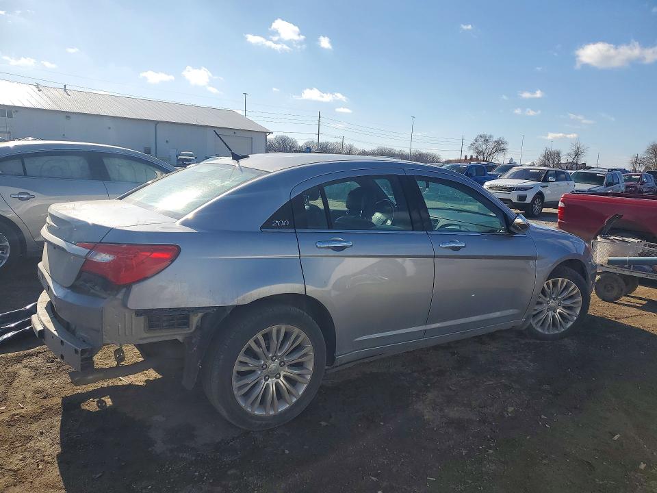 41743026 :رقم المزاد ، 1C3CCBCG6DN739296 vin ، 2013 Chrysler 200 مزاد بيع