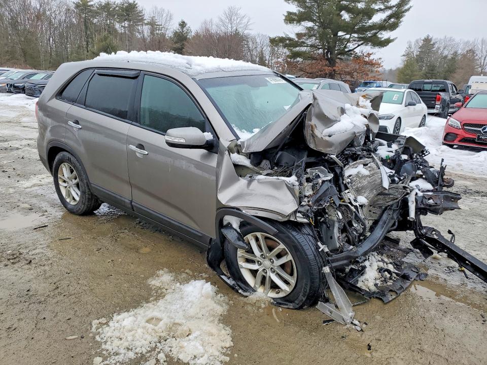 41898376 :رقم المزاد ، 5XYKT3A68FG575034 vin ، 2015 Kia Sorento مزاد بيع