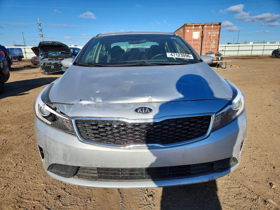 47123096 :رقم المزاد ، 3KPFK4A71JE278857 vin ، 2018 Kia Forte مزاد بيع