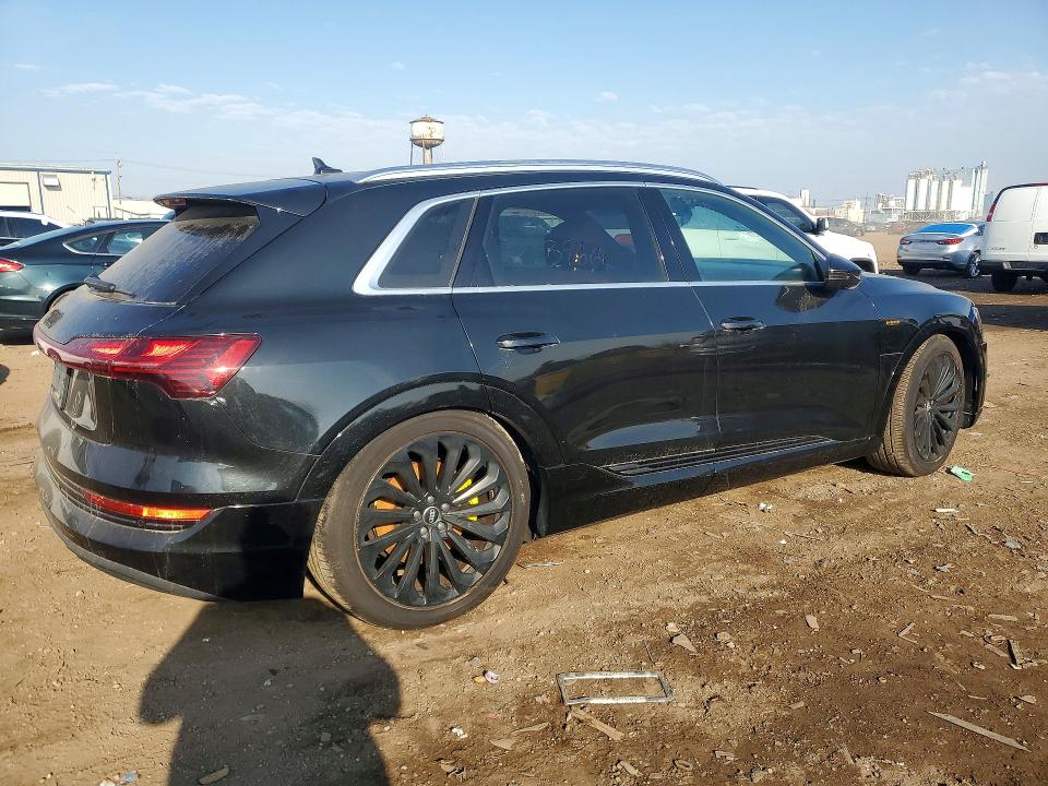 Продажа на аукционе авто 2019 Audi E-tron, vin: WA1VABGE9KB017011, номер лота: 47693086