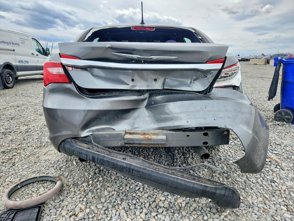 2013 Chrysler 200 მანქანა იყიდება აუქციონზე, vin: 1C3CCBBG1DN718230, აუქციონის ნომერი: 47240536