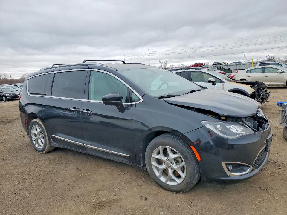 42070196 :رقم المزاد ، 2C4RC1EG8HR796380 vin ، 2017 Chrysler Pacifica مزاد بيع
